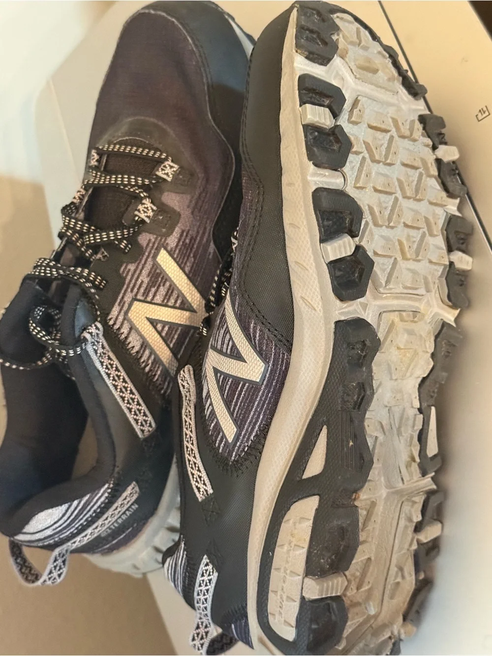New Balance Women's Black & Gray Athletic Sneakers